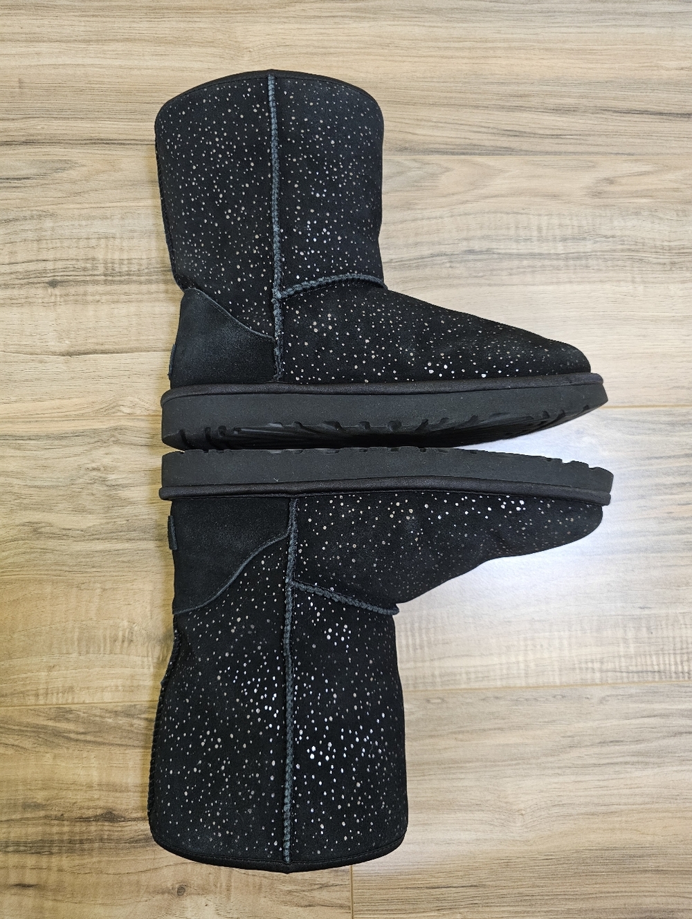 UGG Classic Short Metallic Spots - Picture 8 of 13